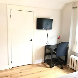 Guest house The Parkway Place Toronto