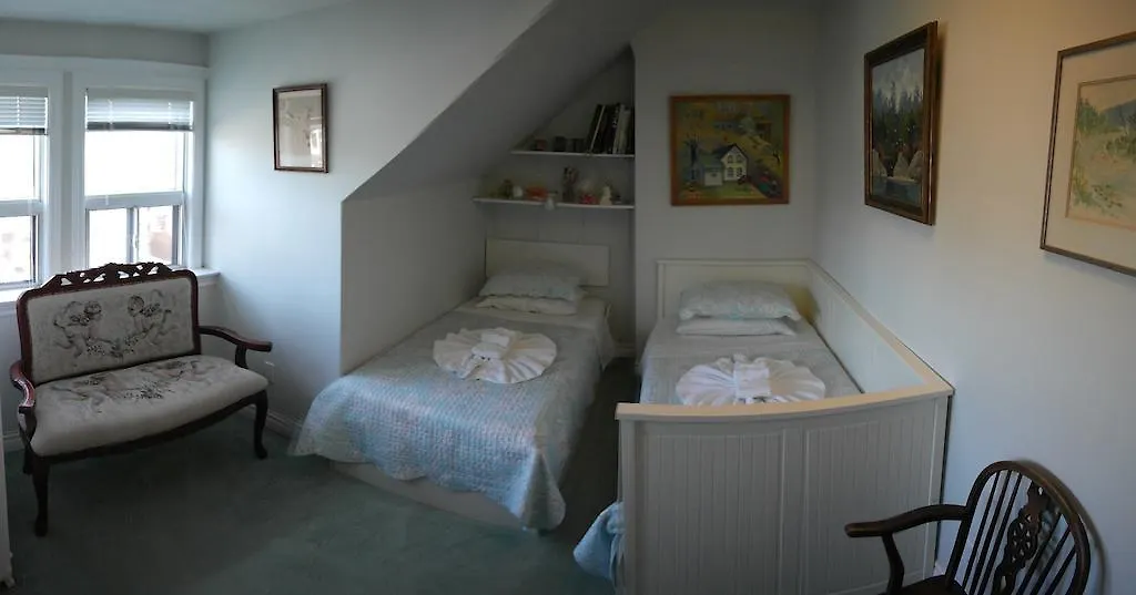 Rose Garden Bed And Breakfast Toronto Bed & Breakfast