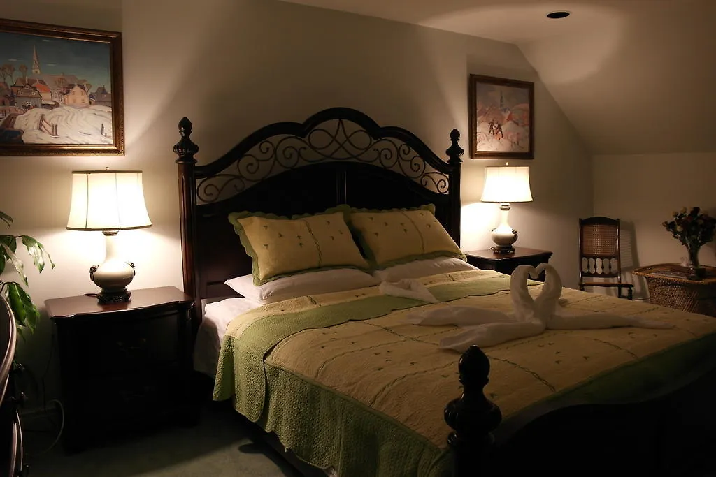 Bed & Breakfast Rose Garden Bed And Breakfast Toronto