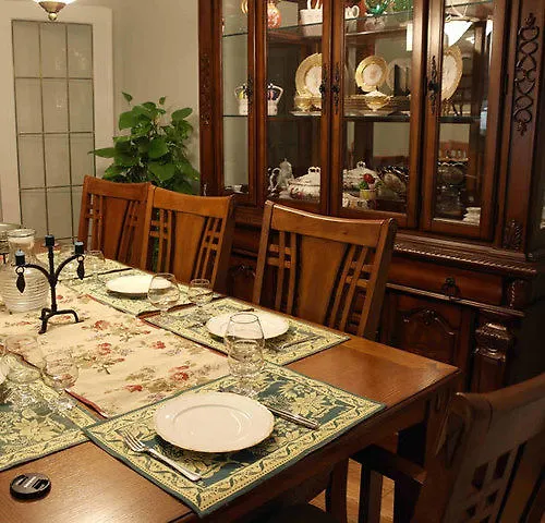 Bed & Breakfast Rose Garden Bed And Breakfast Toronto